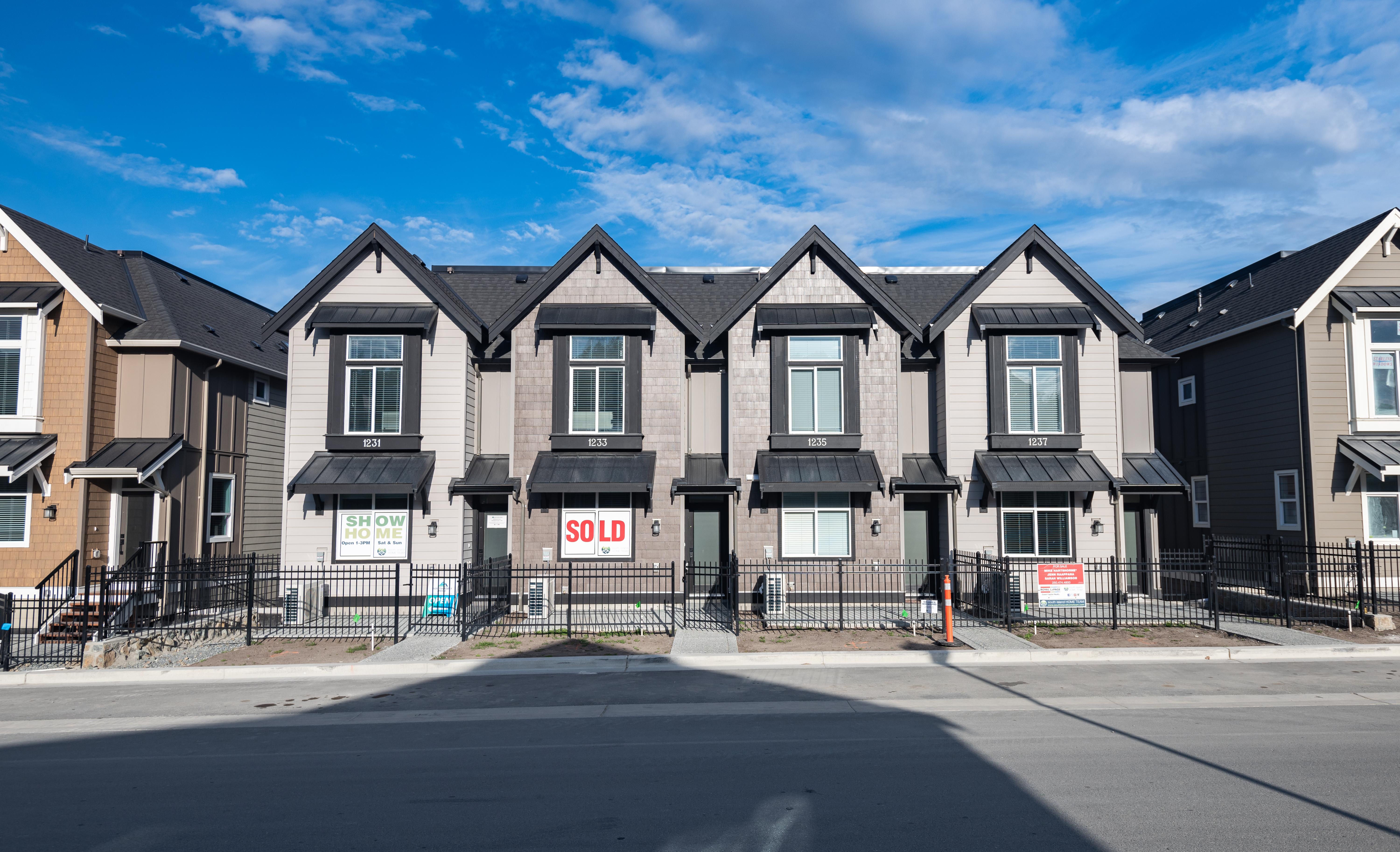 Southpoint Livng lots for sale langford townhomes